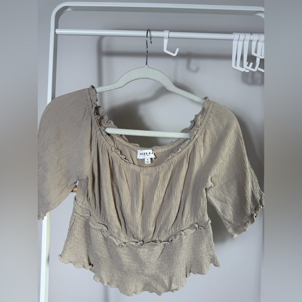 Gilli Women's Beige Ruffle Blouse